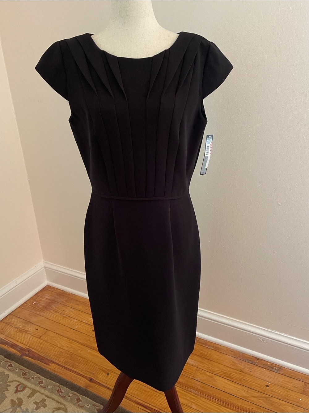 NWT Tahari Arthur S Levine Black Pleated Sheath Dress Size 8 Career Office